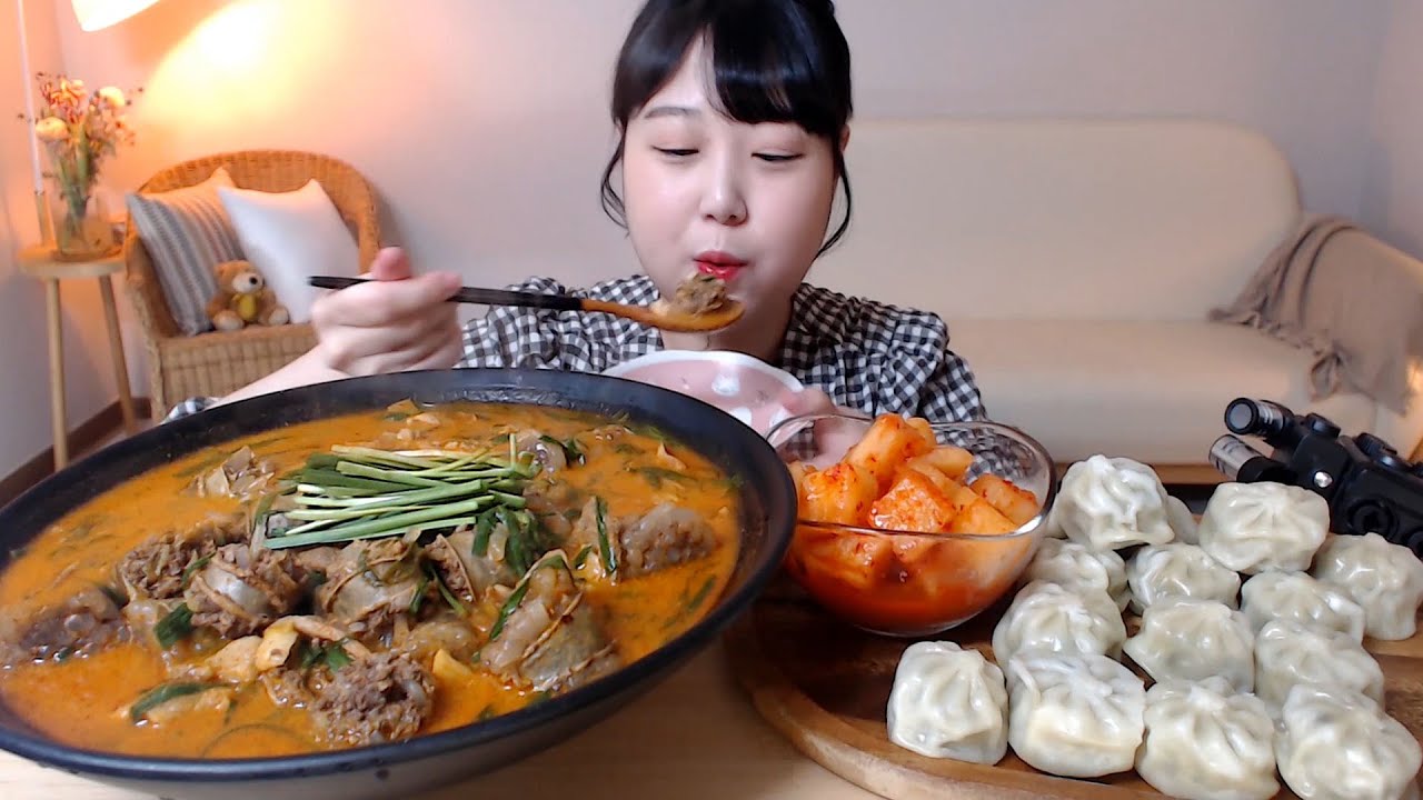 얼큰한 순대국밥 고기만두 깍두기 먹방 Sundae rice soup Dumplings Radish kimchi Koreanfood Mukbang Eatingsound