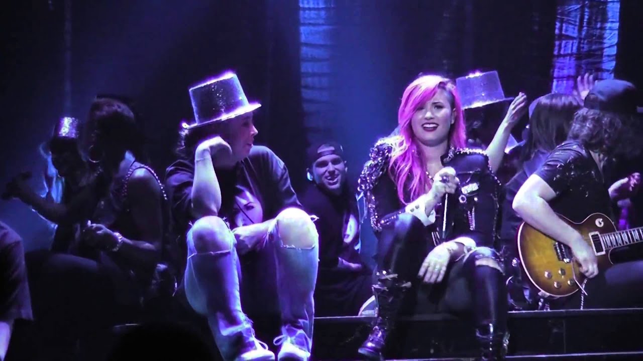 Demi Lovato & sister Madison De la Garza 