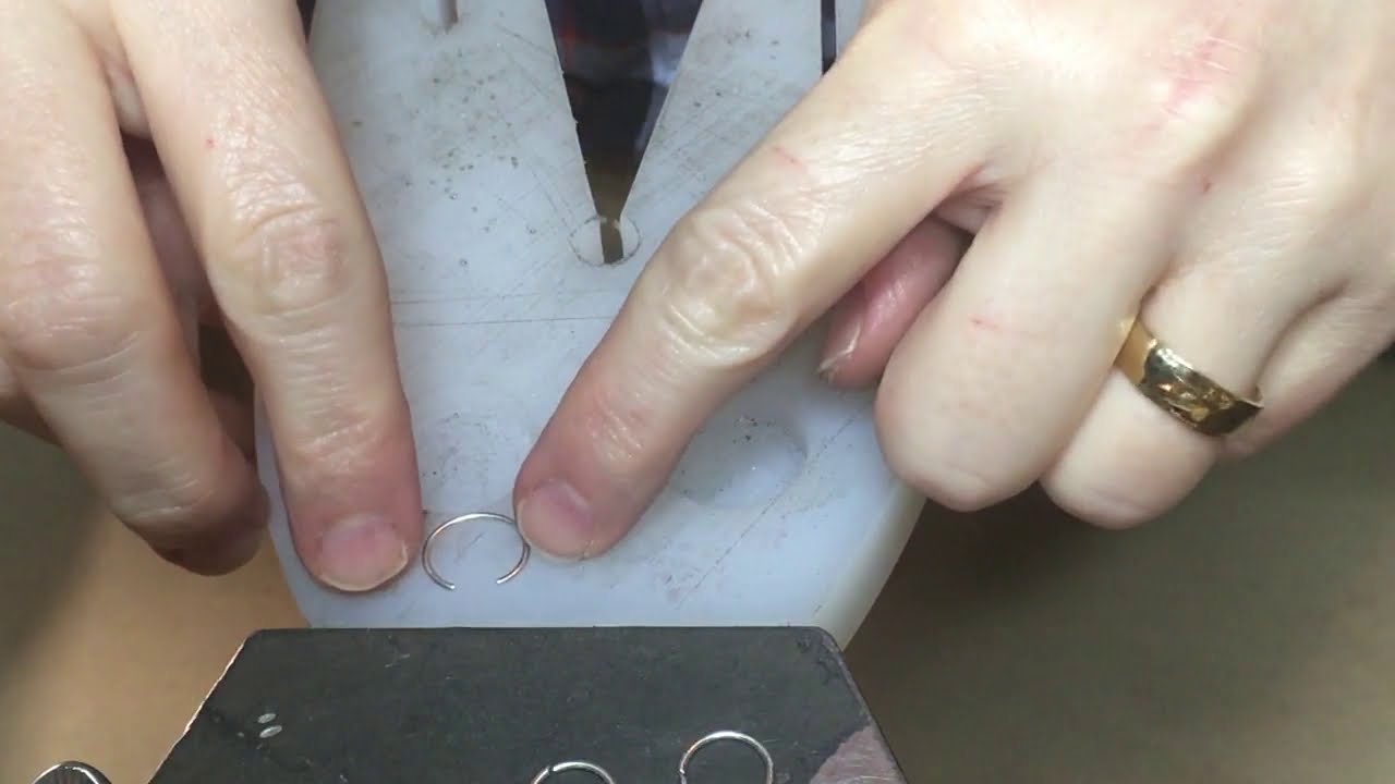 How To Open And Close A Nose Ring