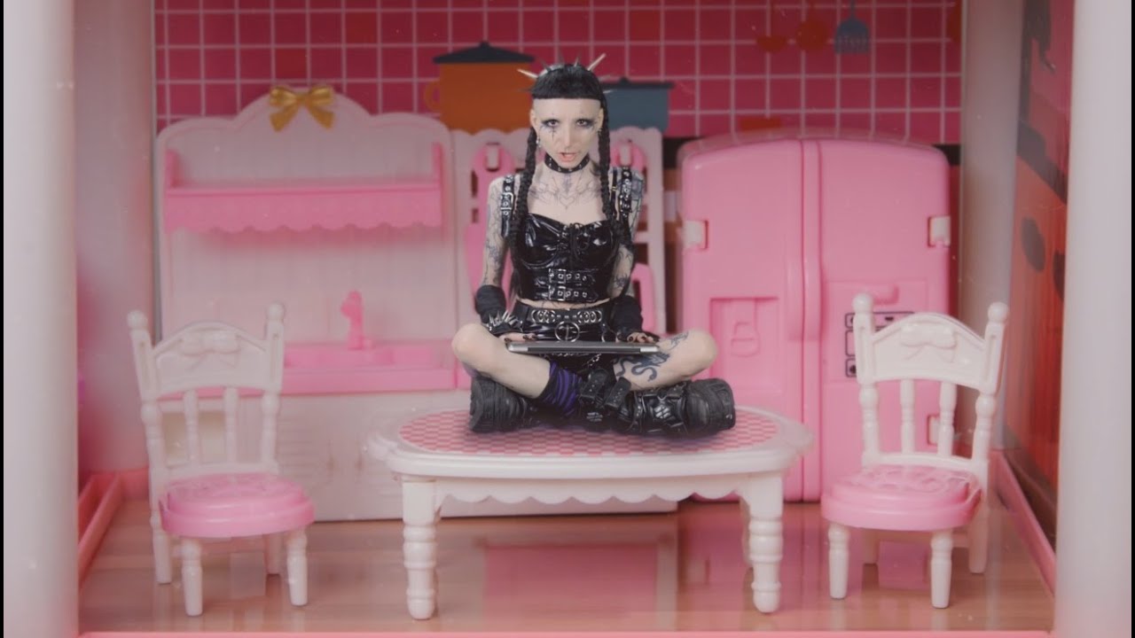 LILLY MERAVIGLIA FEAT. GXDMA - MINI LOVER