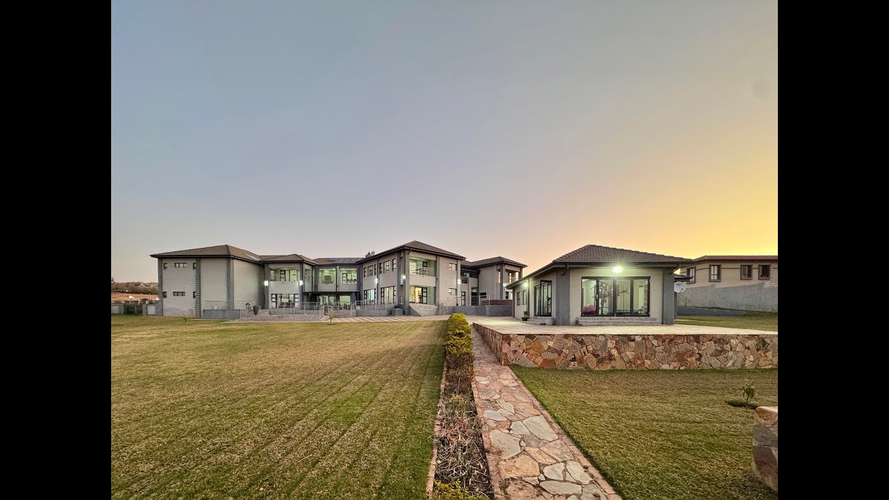 6 Bedroom Home with Flatlet For Sale - Mooikloof Glen