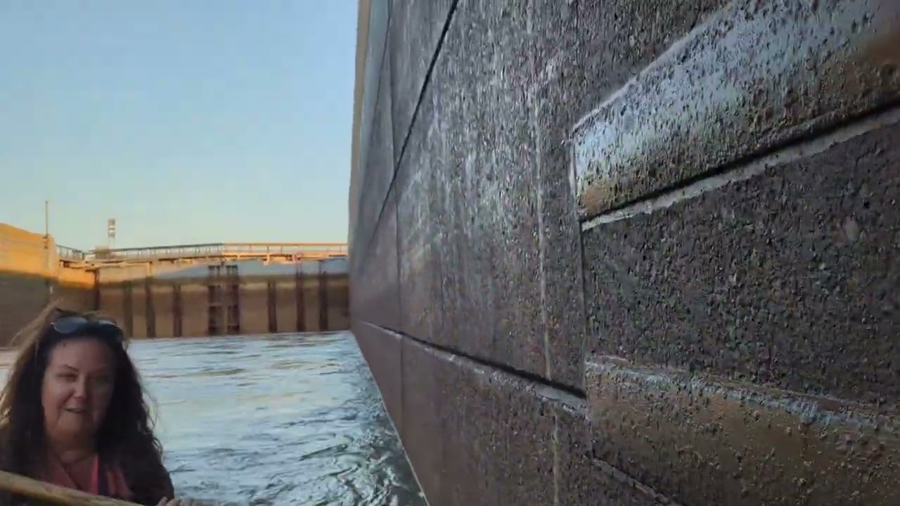 🚤 Ride Through the Red River Locks – Louisiana Adventure