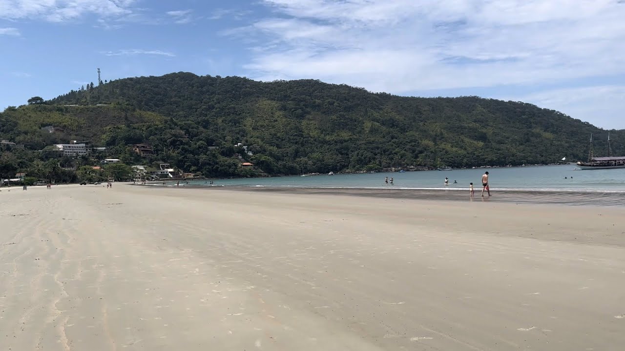 Como é a Praia da Enseada em Ubatuba