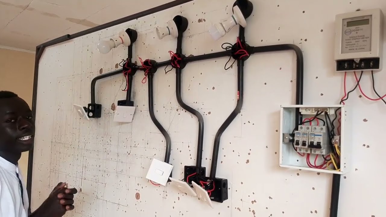 Use of a Master, intermediate and 2gang switches