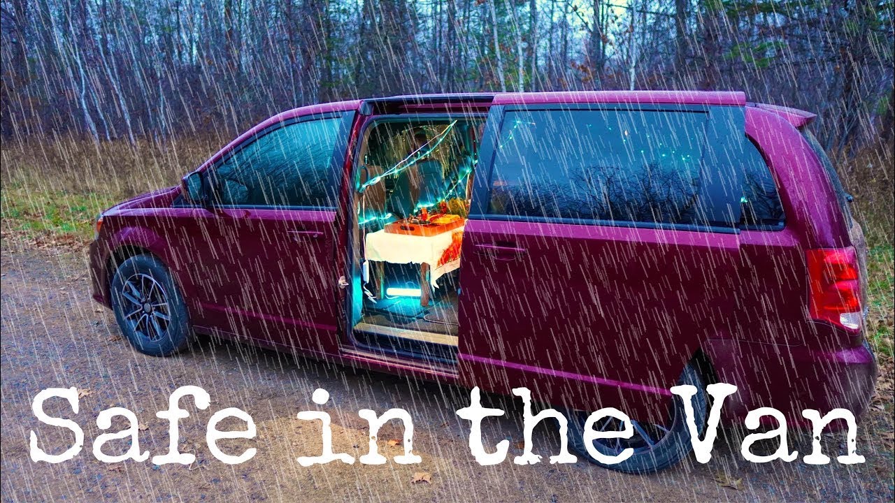 Кемпинг в машине под проливным дождём! 🌧 Van Life