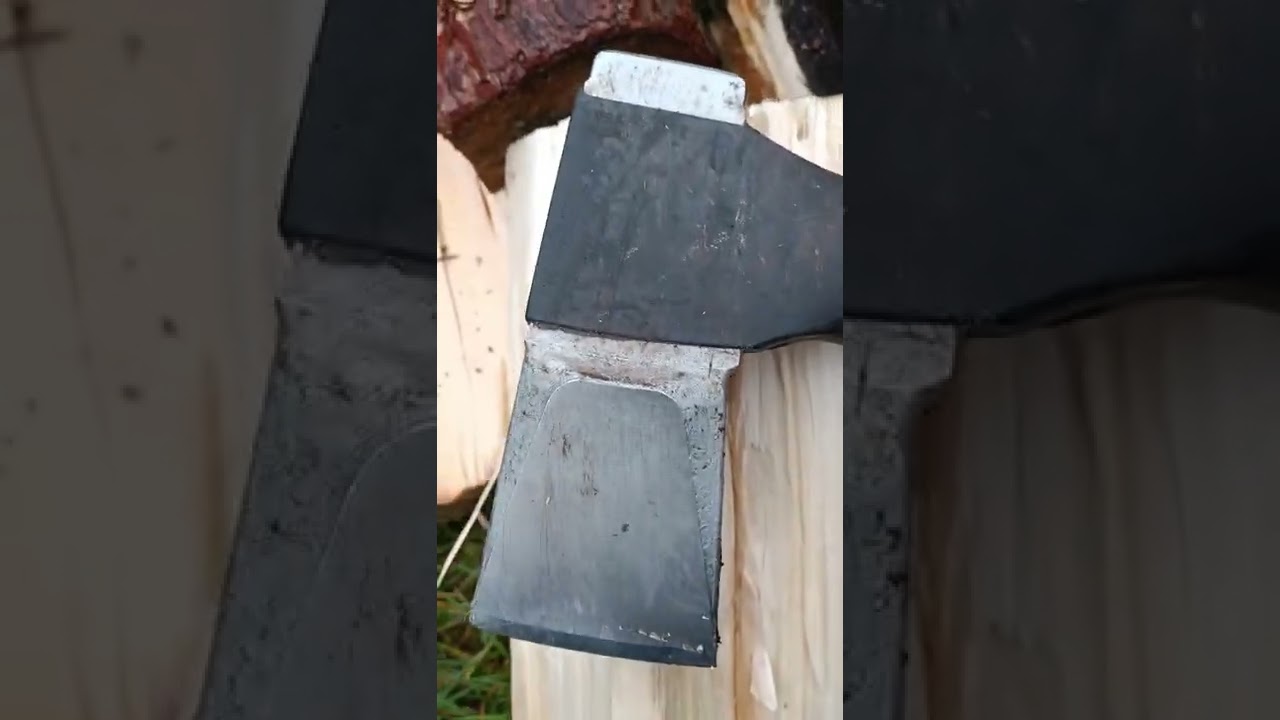 Siekiera FISKARS X25. Kr&oacute;tka prezentacja siekiery do rozłupywania drewna.
