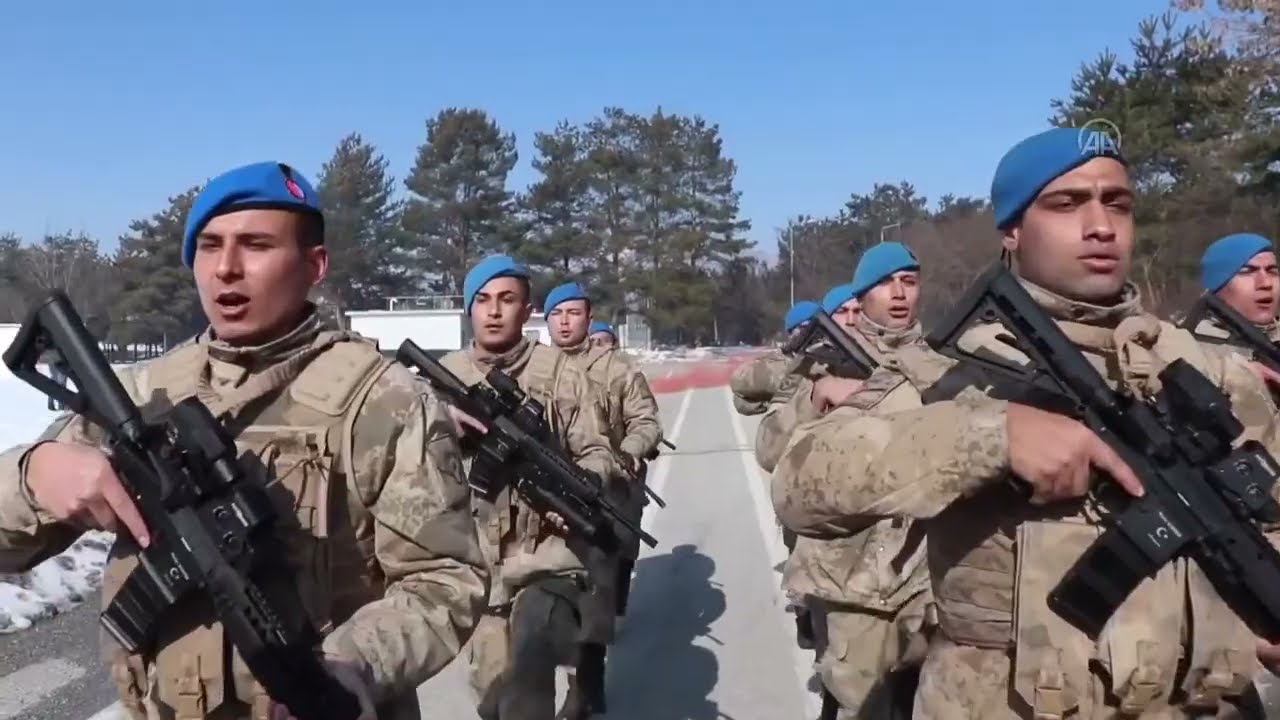 Jandarma komandolar zorlu şartlarda eğitimlerden geçerek göreve hazırlanıyor (Bolu Komando Tugayı)