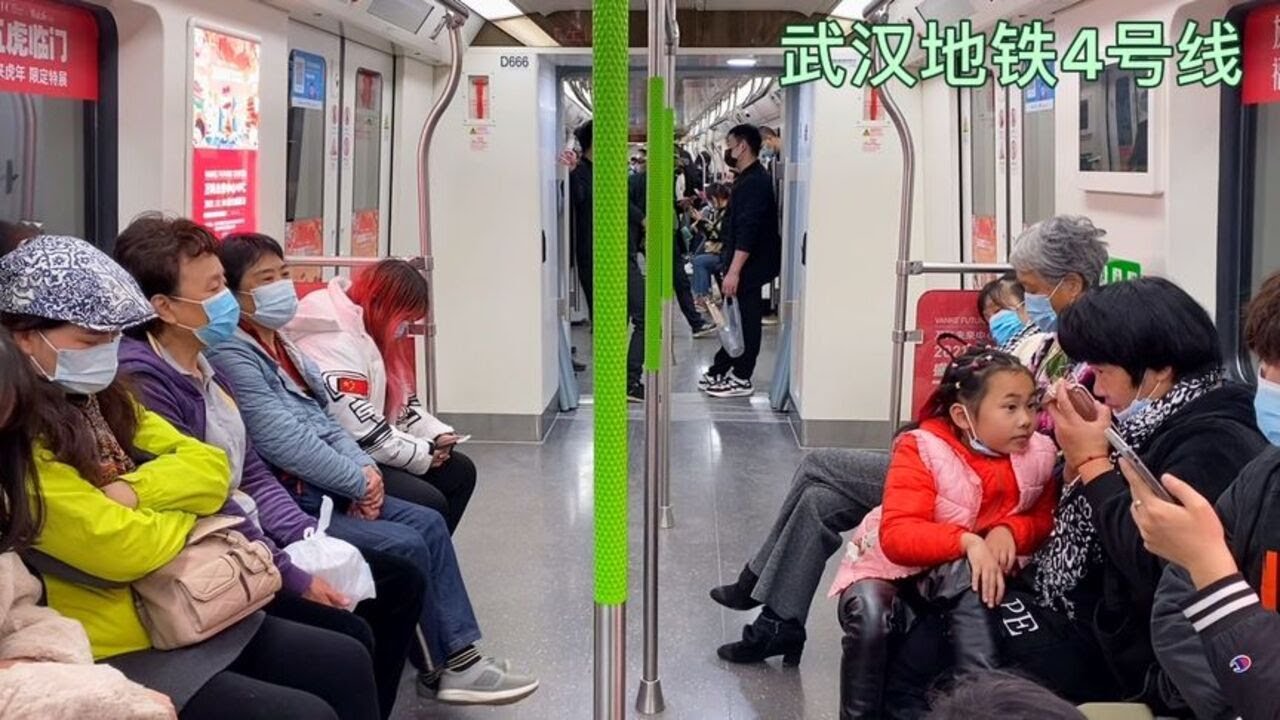 在楚河汉街乘坐武汉地铁4号线，汉阳火车站下车，到达月湖古琴台