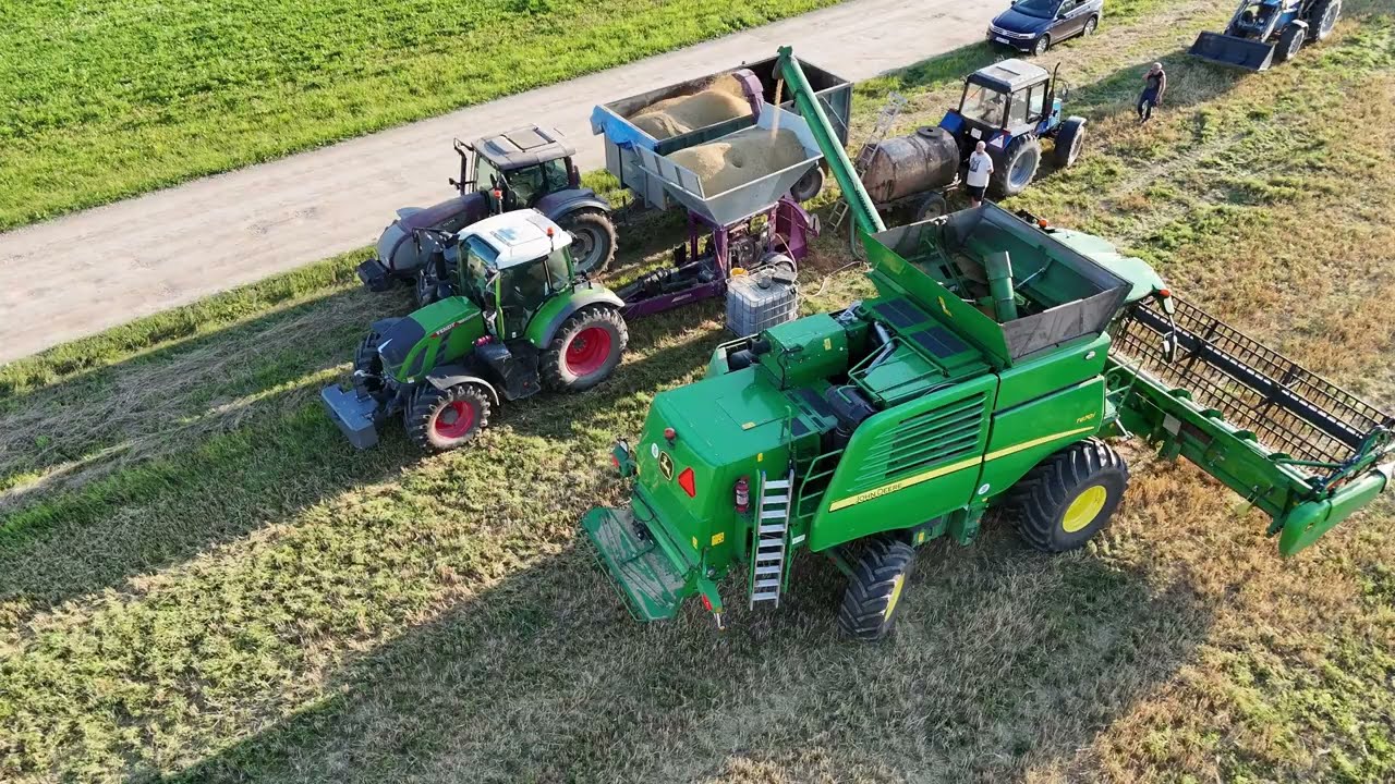 Harvesting and Crimping Grain: John Deere T670 with Murska W-Max 10CE Grain Crimper