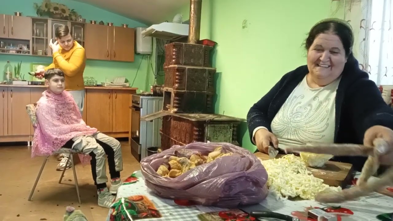 Astăzi am pregătit varza călită cu cârnați⁉️