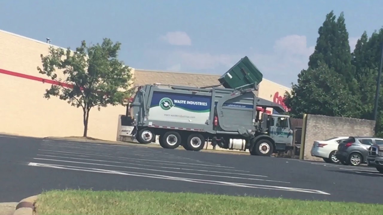 Strange recycling truck...
