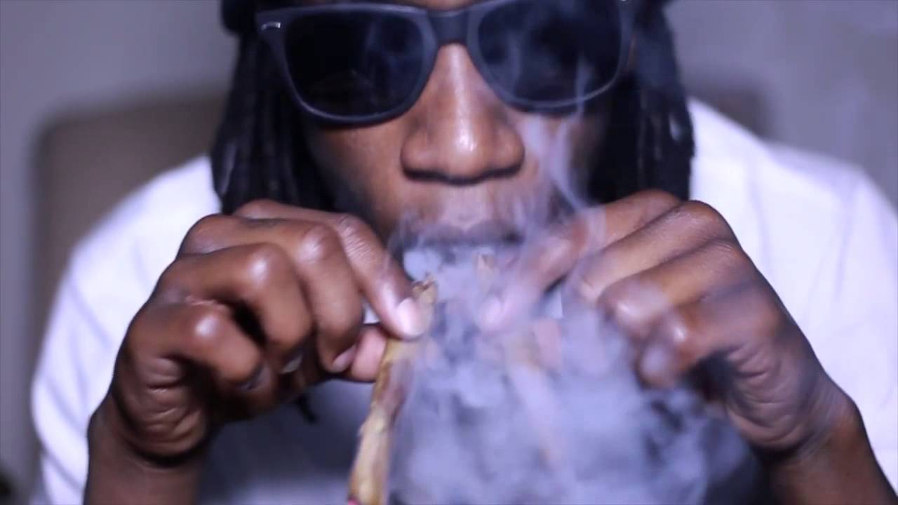 (VIDEO) Yung Simmie - 7 Gram Blxxt Prod PurpDogg