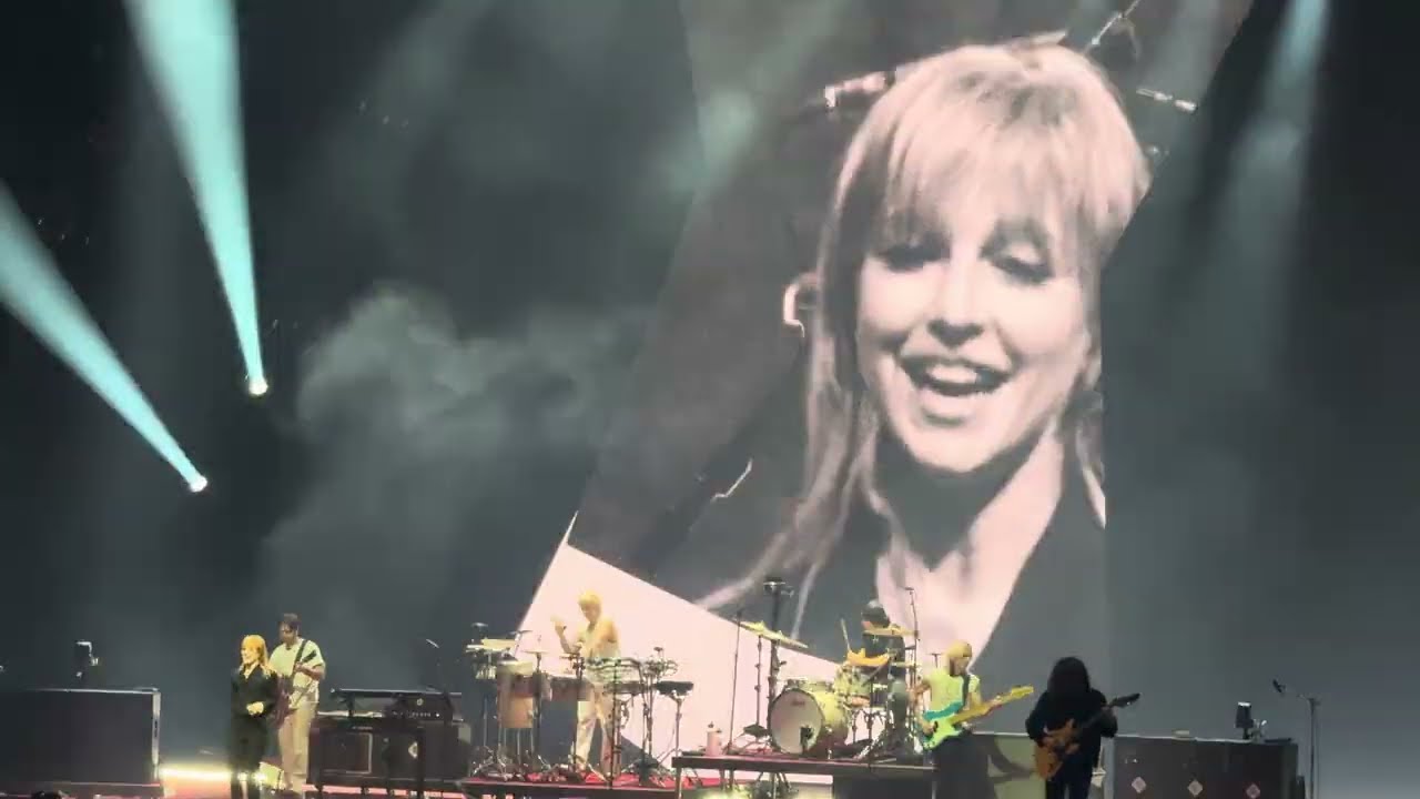 Paramore - Still Into You - Live in Melbourne at Rod Laver Arena 28 November 2023 Australia 4KHD