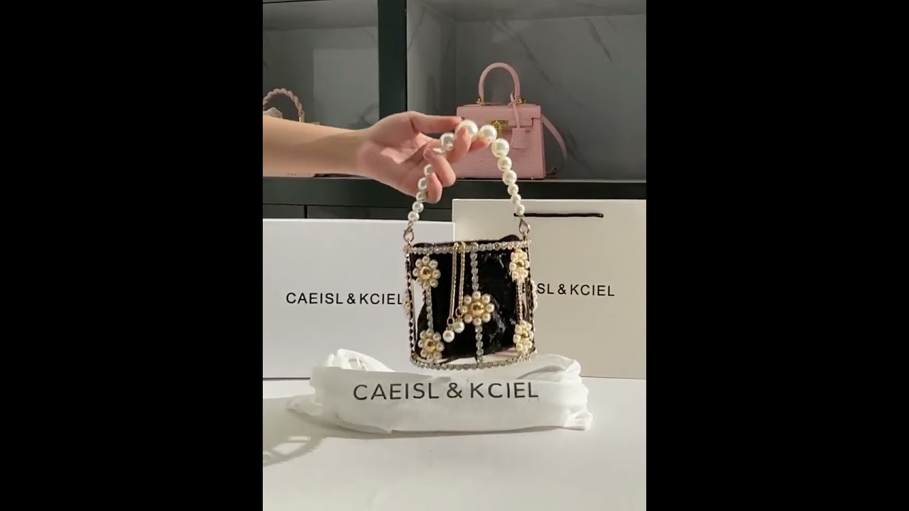 Beautiful Valvet Handbag unboxing #handbagshaul #handbagshaul #handbagfavorite #handbagunboxing