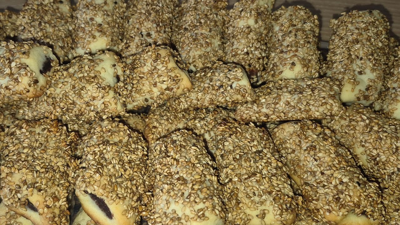 طريقة أصابع التمر بالسمسم 
