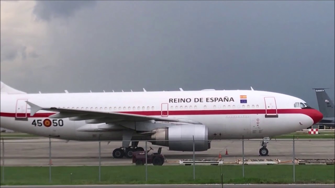 King and Queen of Spain and Jeff Session Planes in New Orleans