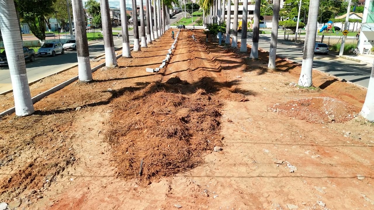 Construção de Calçadão da Praça em #pingodaguamg