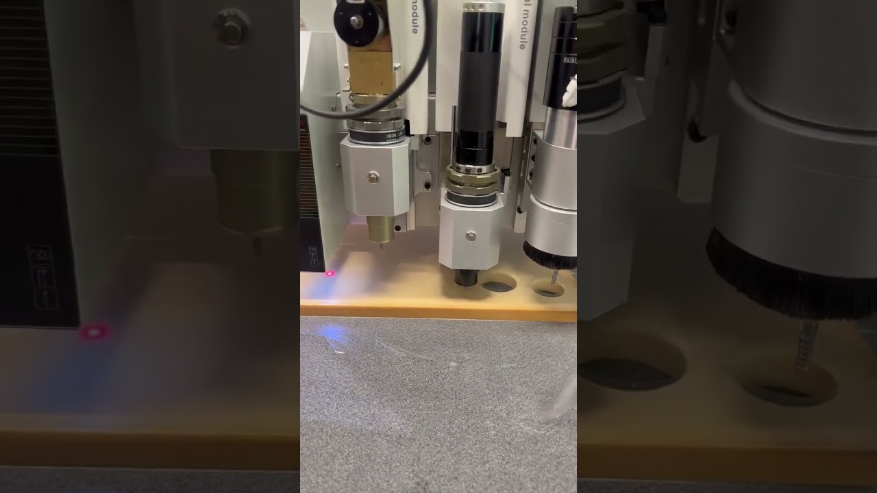 Rubber component cutting with POT(Pneumatic Oscillating Tool)