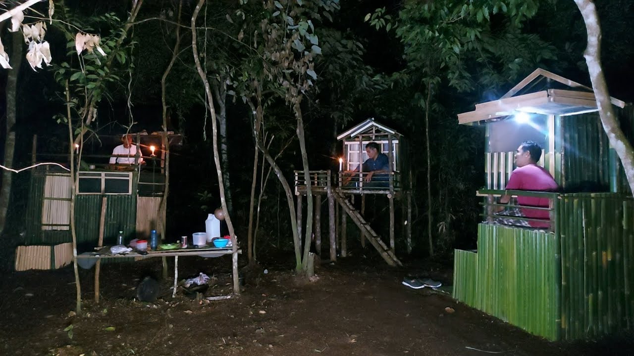 Camping di hutan bersama kawan kawan - Membangun shelter sederhana