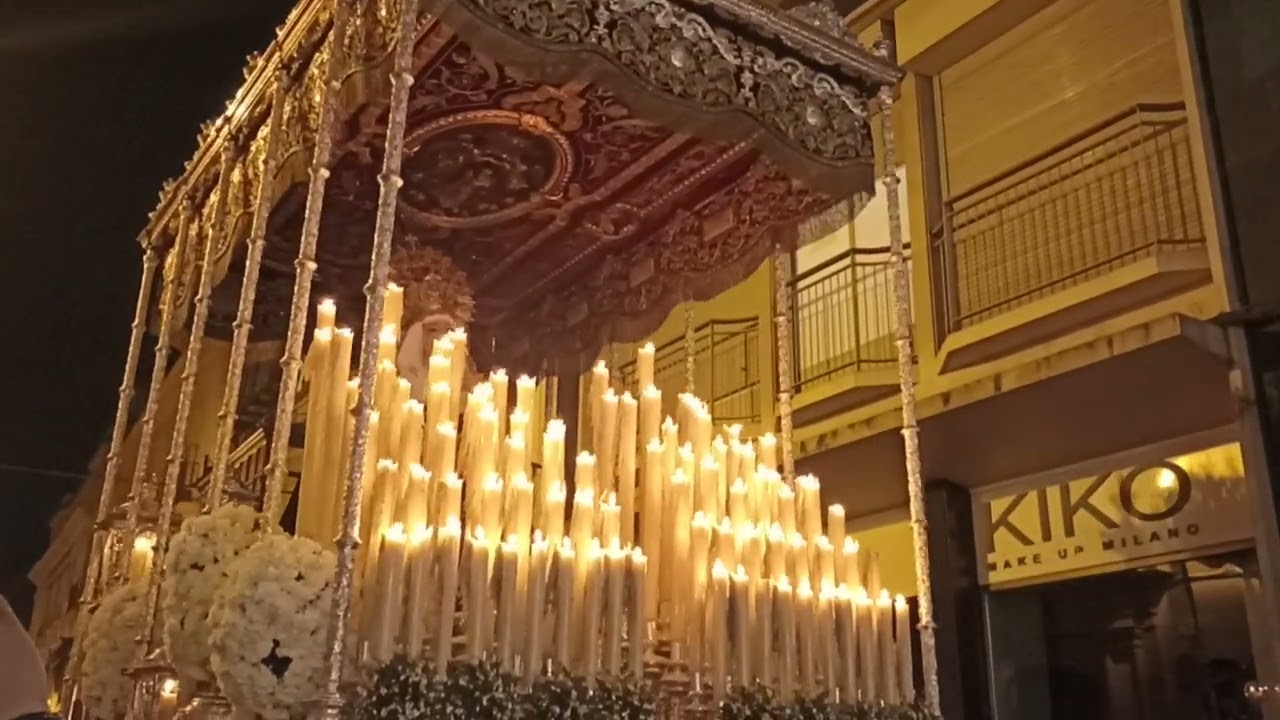 Virgen de los Dolores de Santa Cruz con marcha Jesús de las Penas. Sevilla 2023