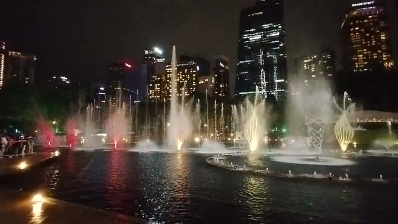 Suria KLCC Musical fountain Show on December 25th 2024 Black Eyed Peas Where Is The Love at 9.30pm.