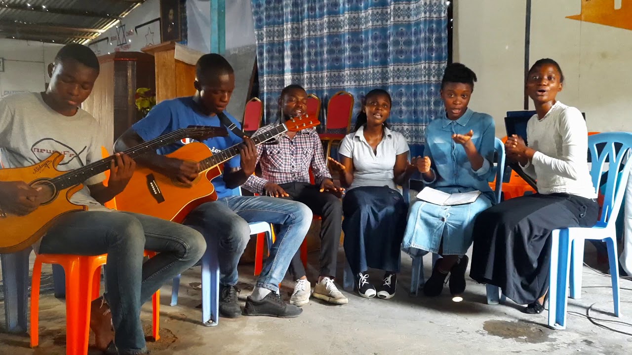 TIENS L'IMMUABLE MAIN DE DIEU - Jésus-Christ Tabernacle Choir
