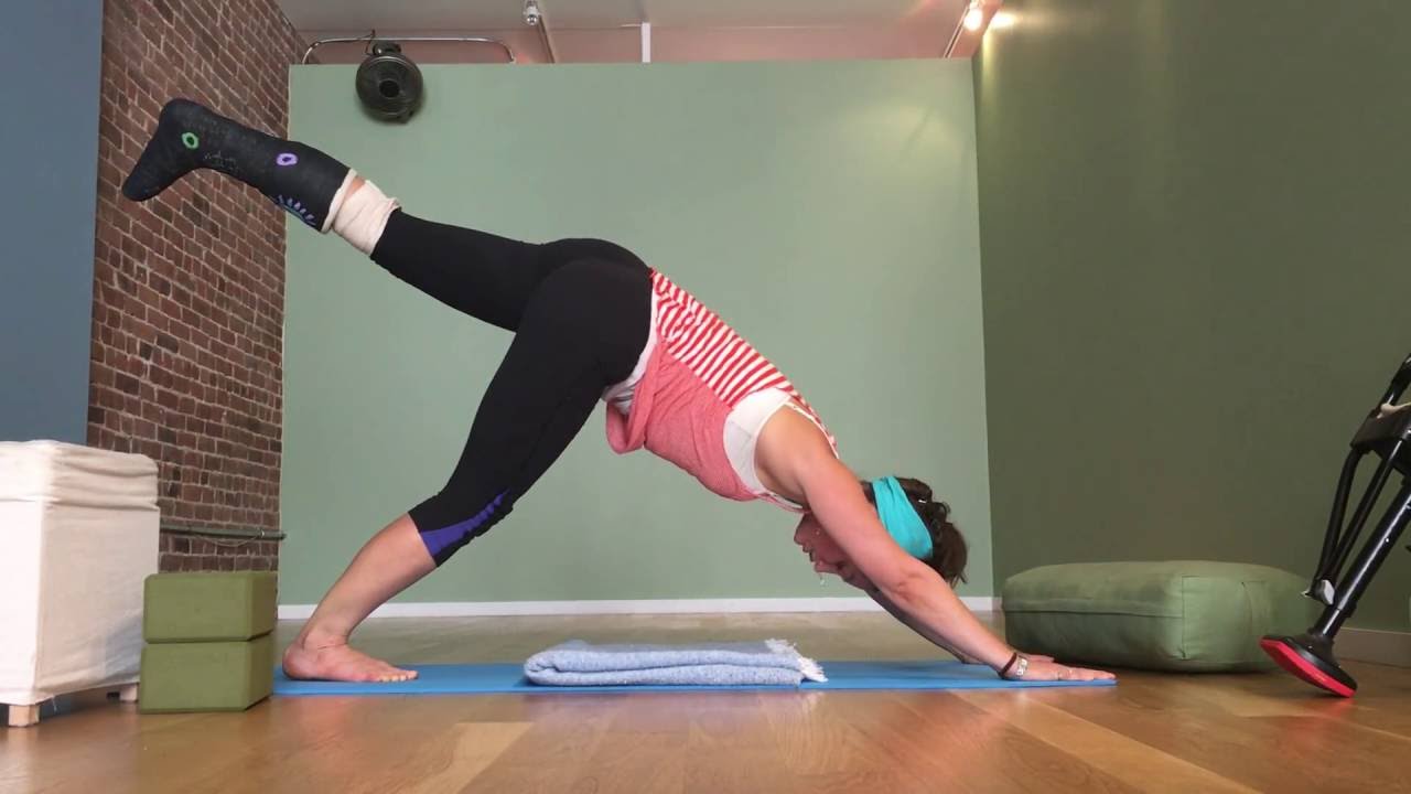 Annie LeVasseur - Yoga Flow In A Cast