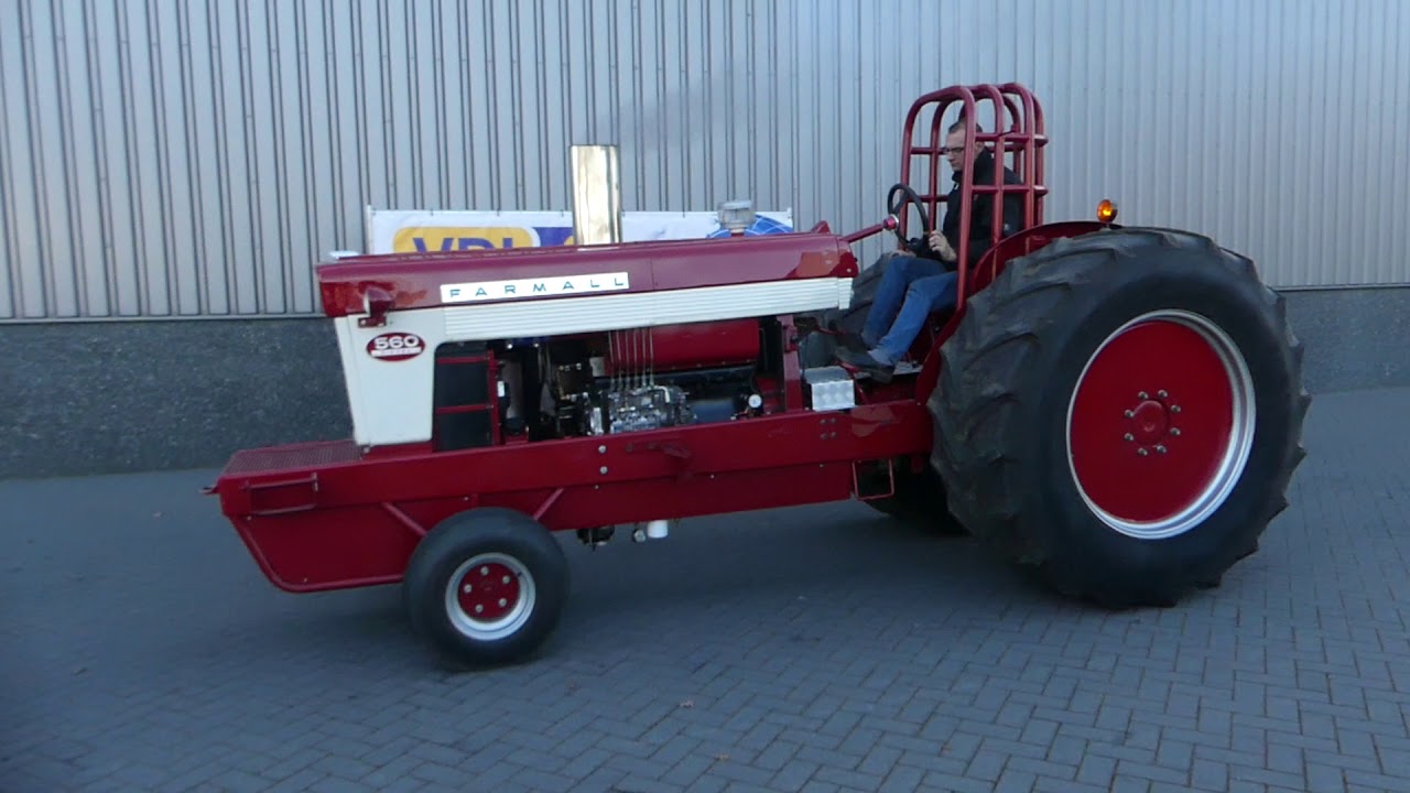Mc Cormick Farmall 560 Pulling Tractor - VDI Auctions