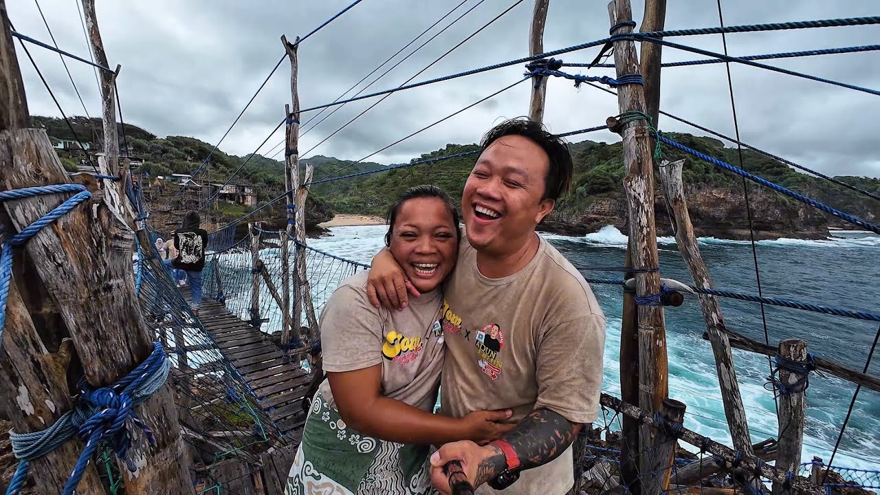 LALUAN ADVENTURE NAIK JEEP SAMPAI KE TIMANG BEACH JOGJAKARTA // LOBTSER SOS SPECIAL YOGYAKARTA // 