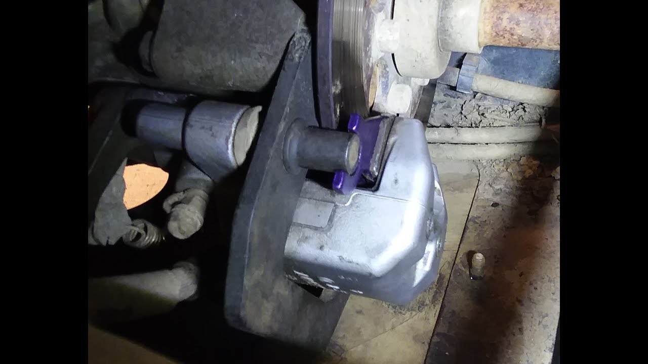 Как заменить тормозные колодки на Yamaha Rhino 660 2006 года