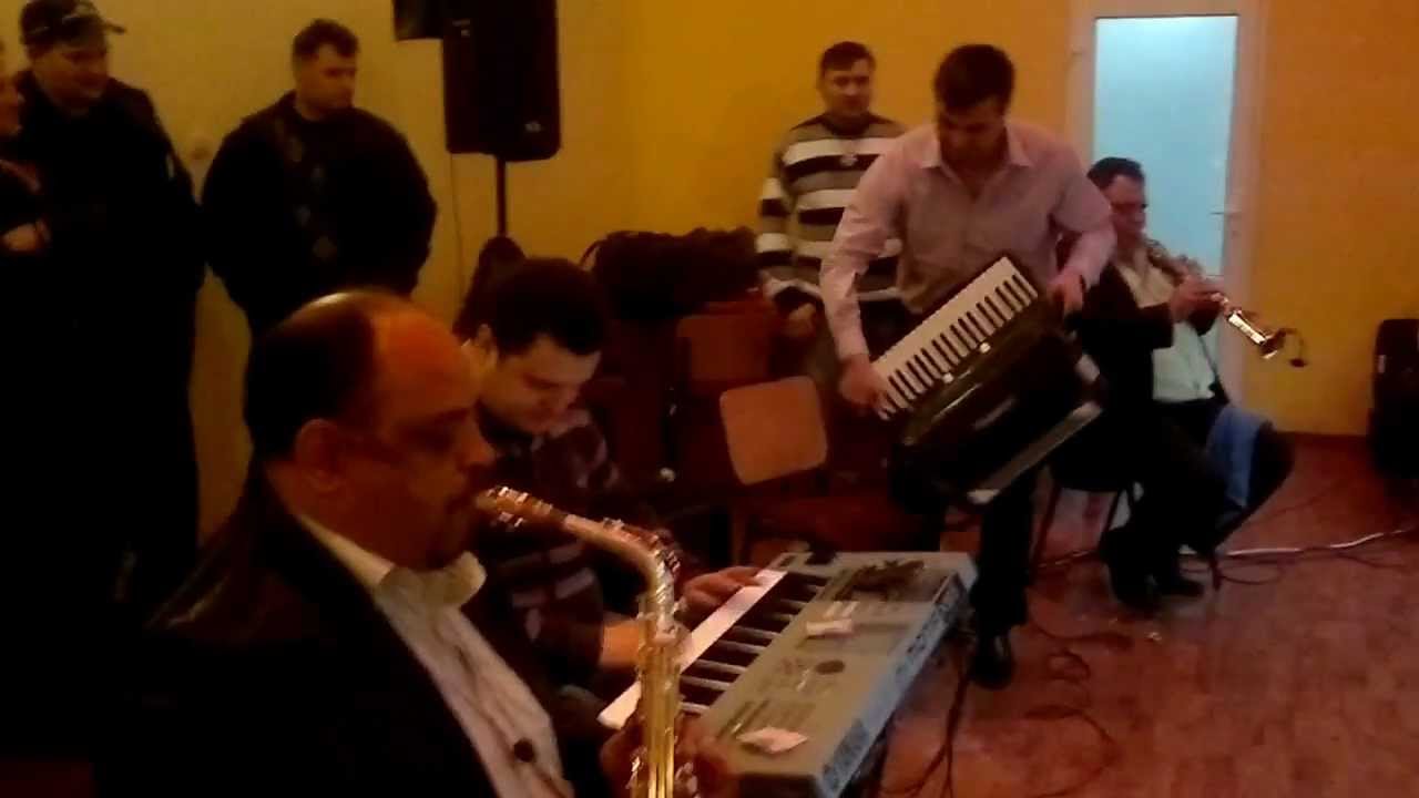 Nicu Novac la Balul de la Bejan (25.XII.2011) - Dimineata