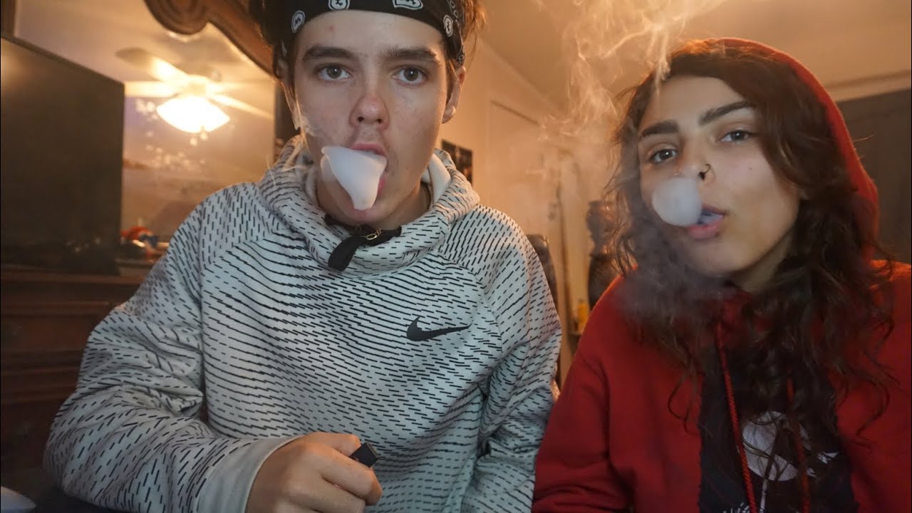 Jull /Vape Sesh with sister | Aaron Juul&rsquo;s