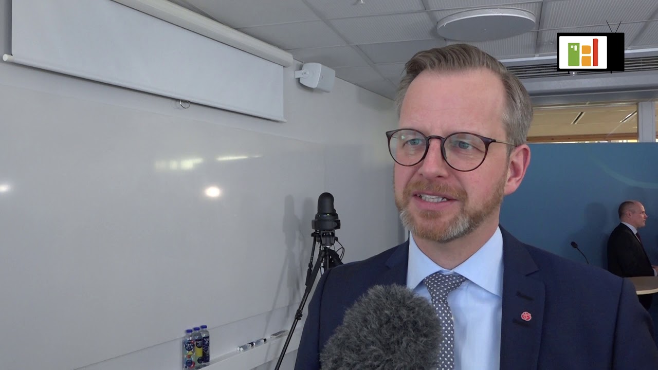 Mikael Damberg besöker polishögskolan