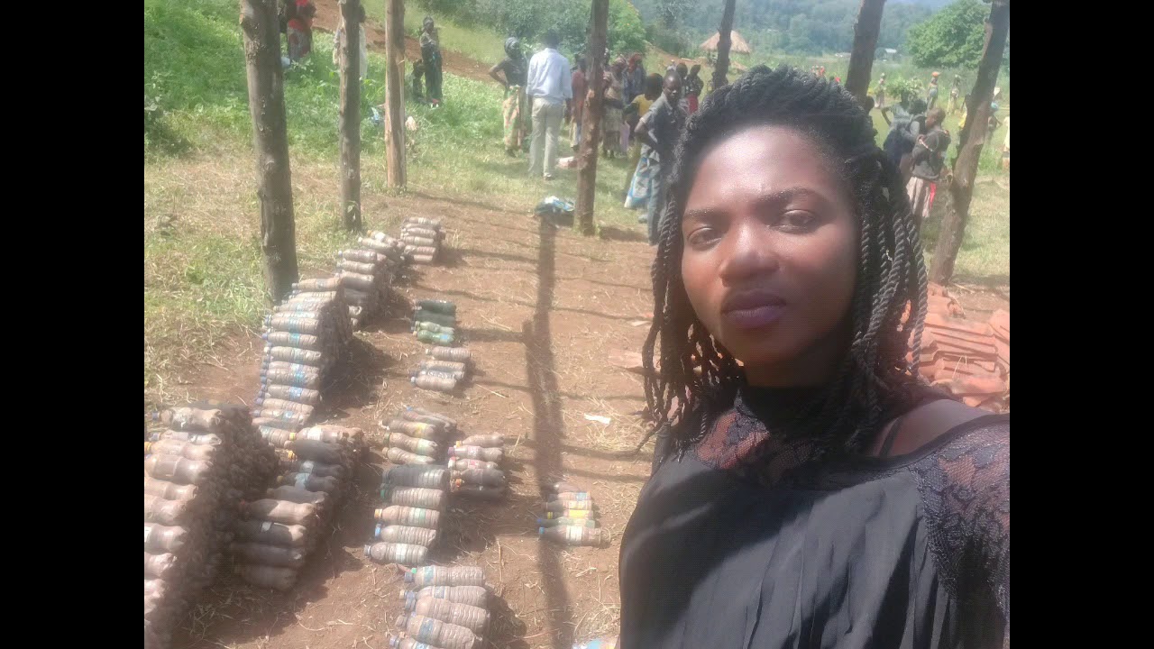 Maison aux 18 000 bouteilles plastiques en RDC