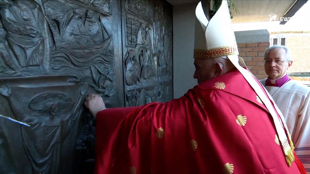 Папа Франциск открывает вторую Святую дверь в тюрьме Ребиббия | Юбилей 2025