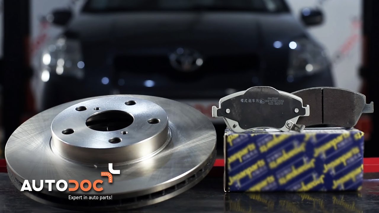 Wie TOYOTA AURIS 1 Bremsscheiben vorne und Bremsbeläge vorne wechseln TUTORIAL | AUTODOC