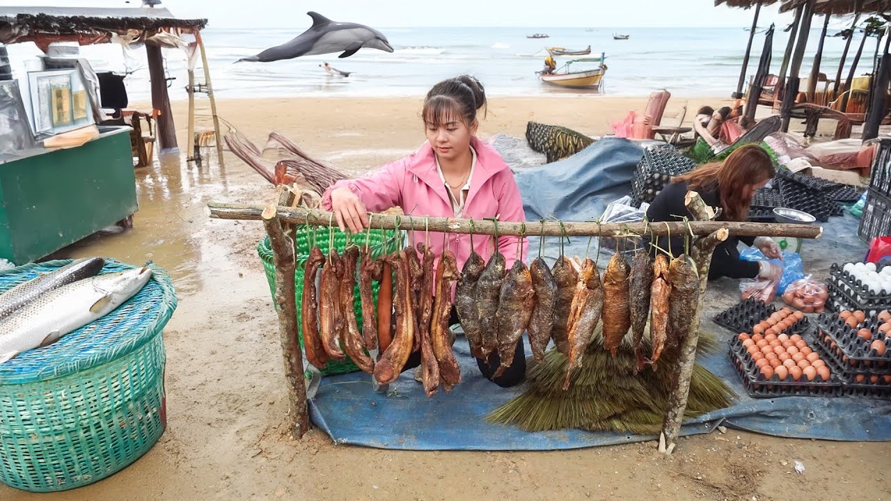 Bring Smoked Fish - Smoked Pork - Broom go to market to sell - Buy a puppy | Phuong Daily Harvesting