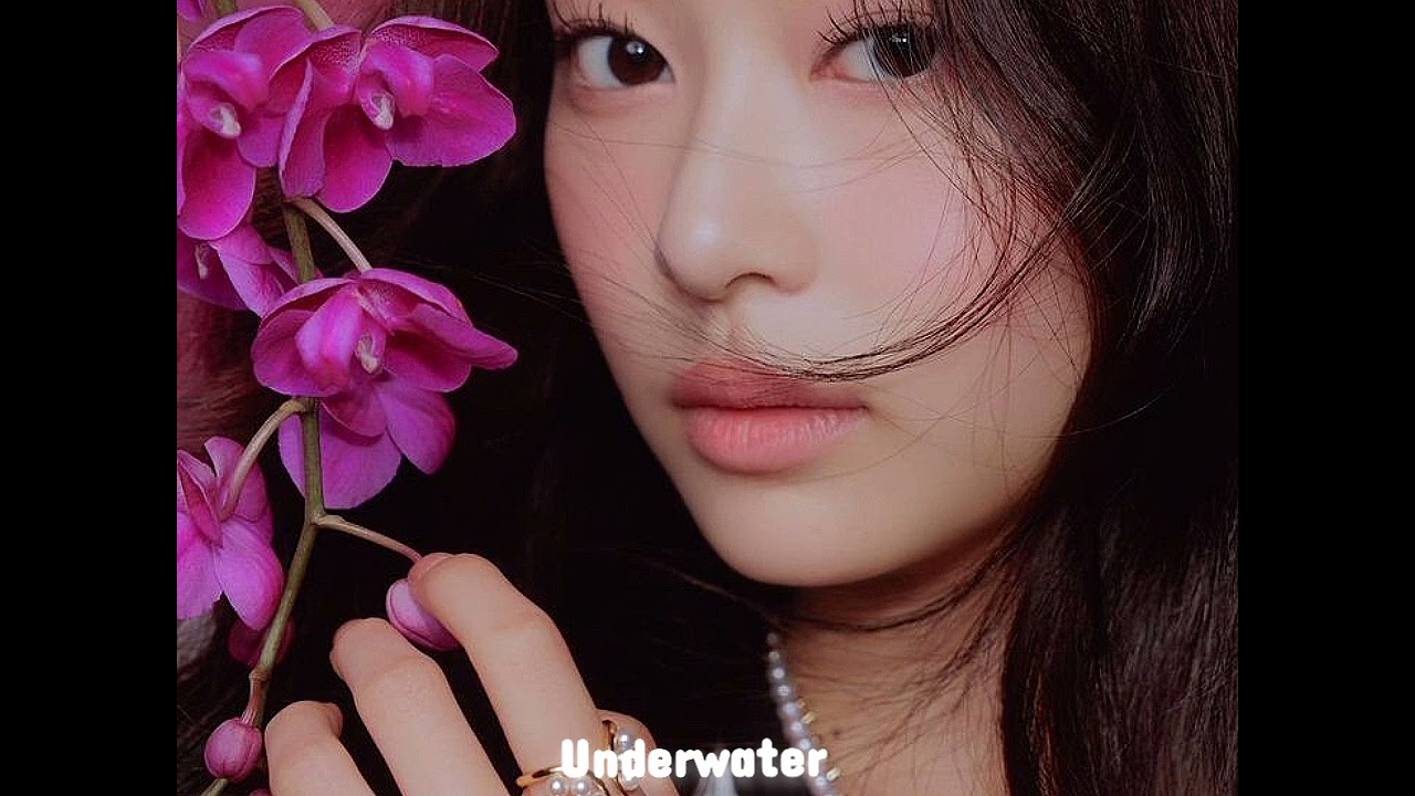 Kim Minju - Underwater 