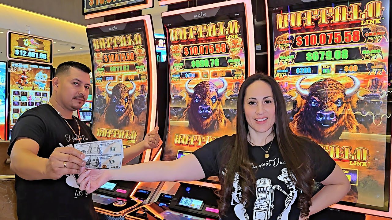 NO DEJABA DE DARNOS BONOS Esta Maquina Del CASINO!