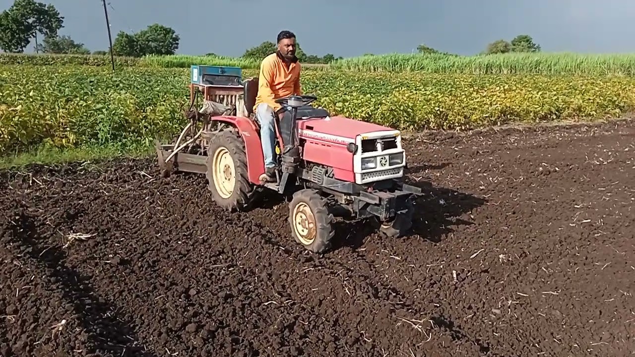 छोट्या ट्रॅक्टर च्या साह्याने कांदा बी पेरणी रोपवाटिका  2024