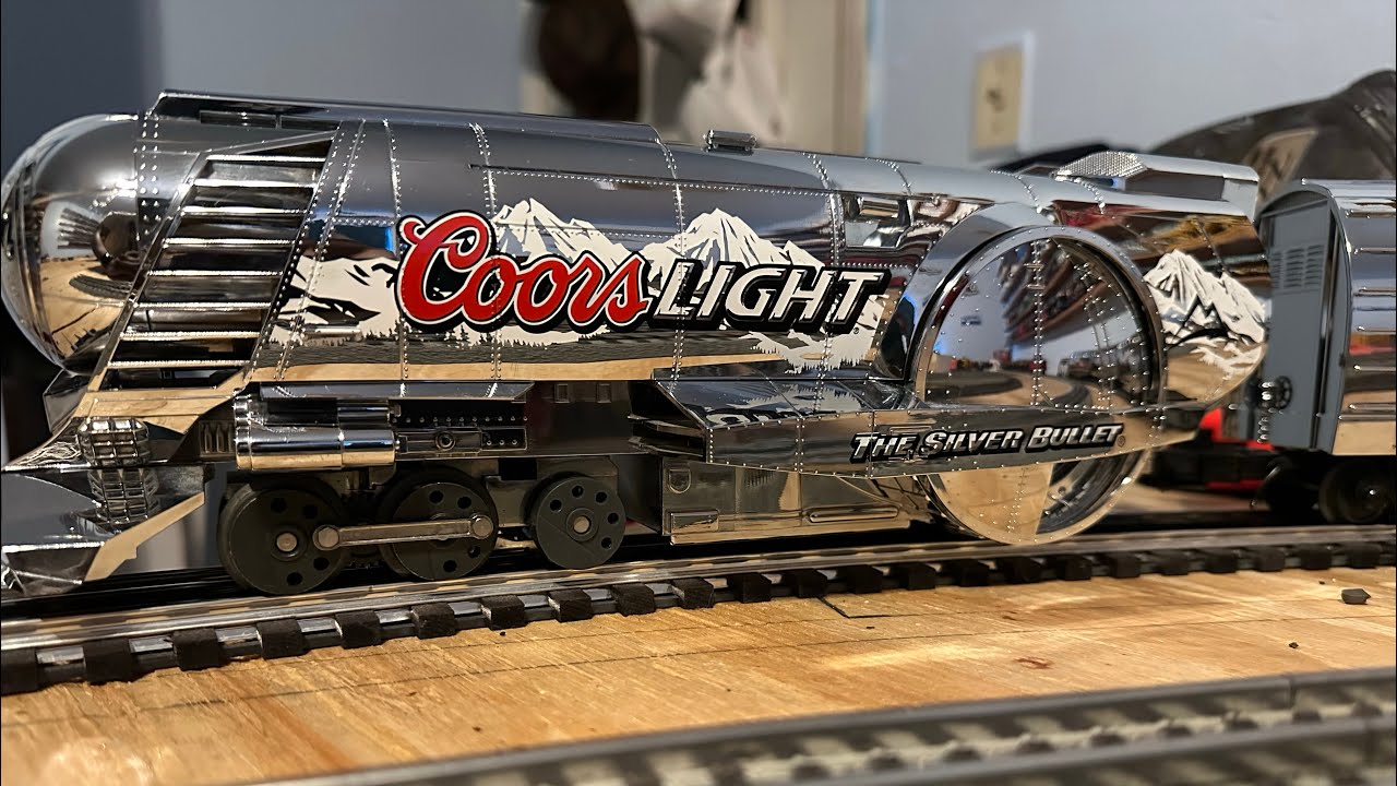 Unboxing the MTH Coors Light silver bullet train