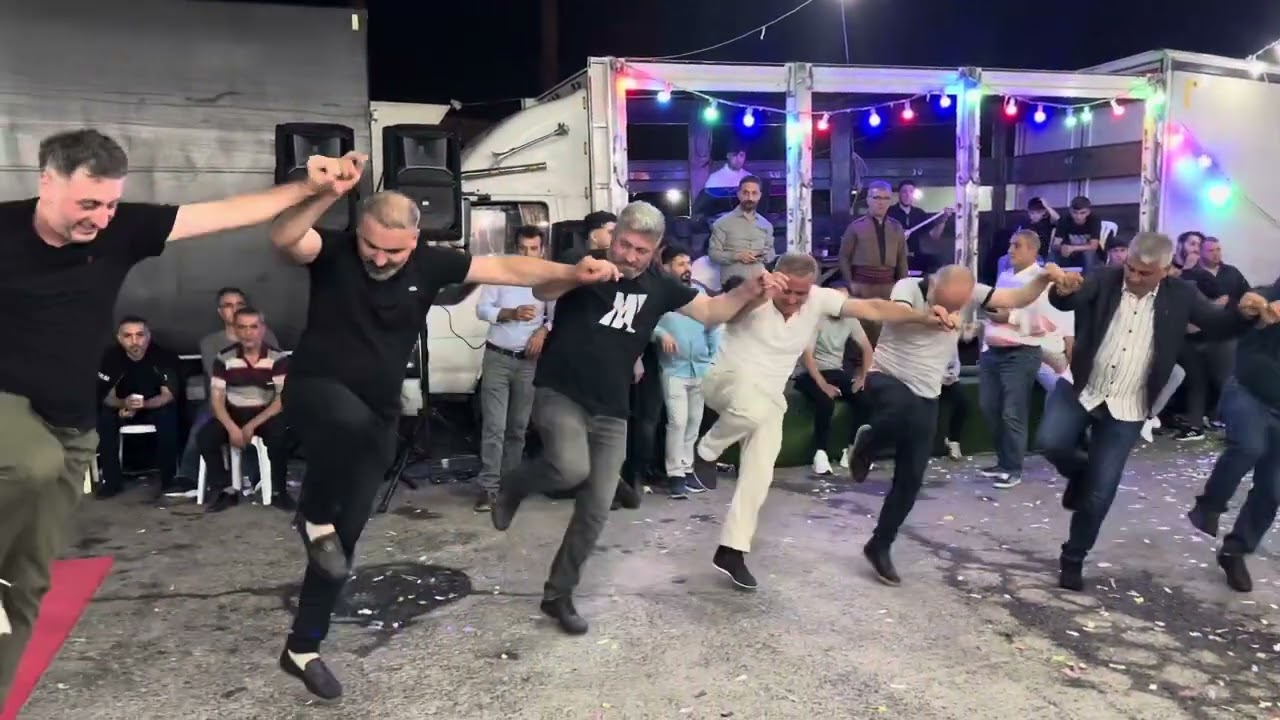 Ağır temirağa İmdat halim elmas ailesinin düğünü Küçükçekmece Pazar alanı