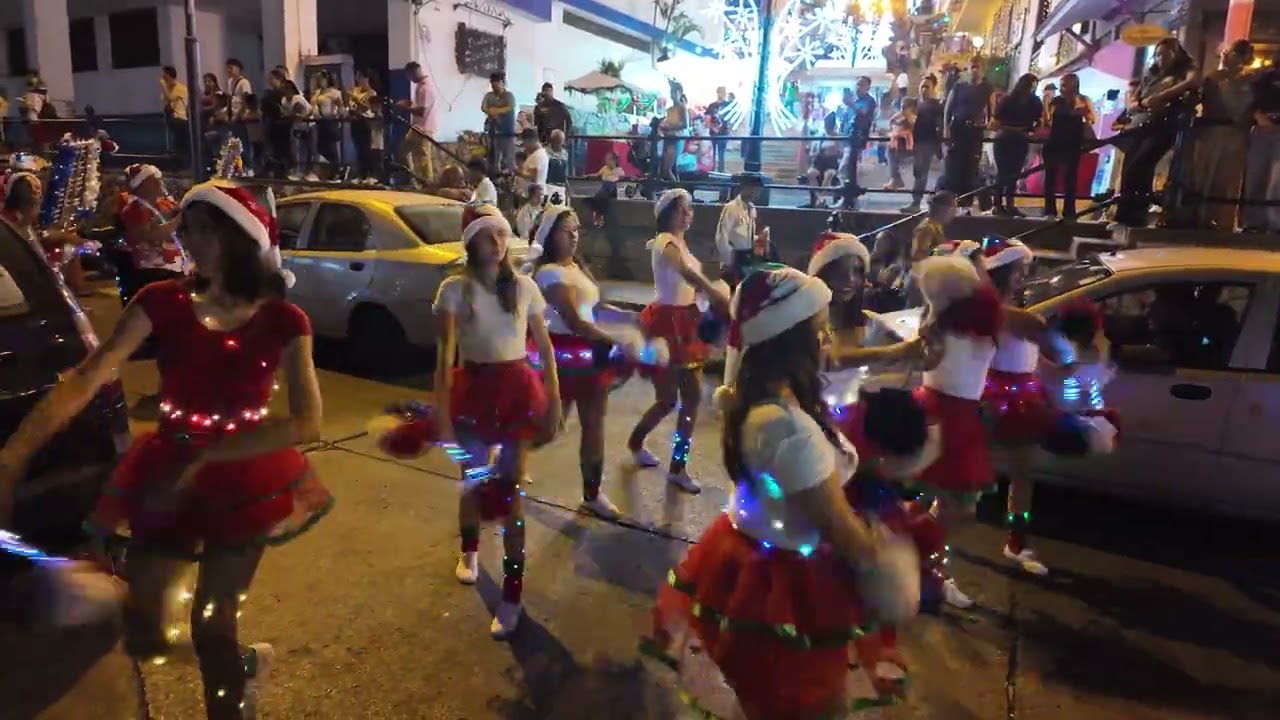 Desfile en el cerro santa Ana del 27 de diciembre 2025 Guayaquil 