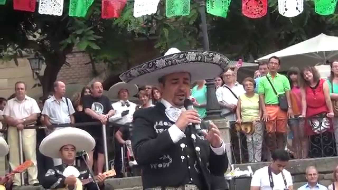 Mariachis en Barcelona (La Malagueña) José González Grito Independencia Mexicana 2014