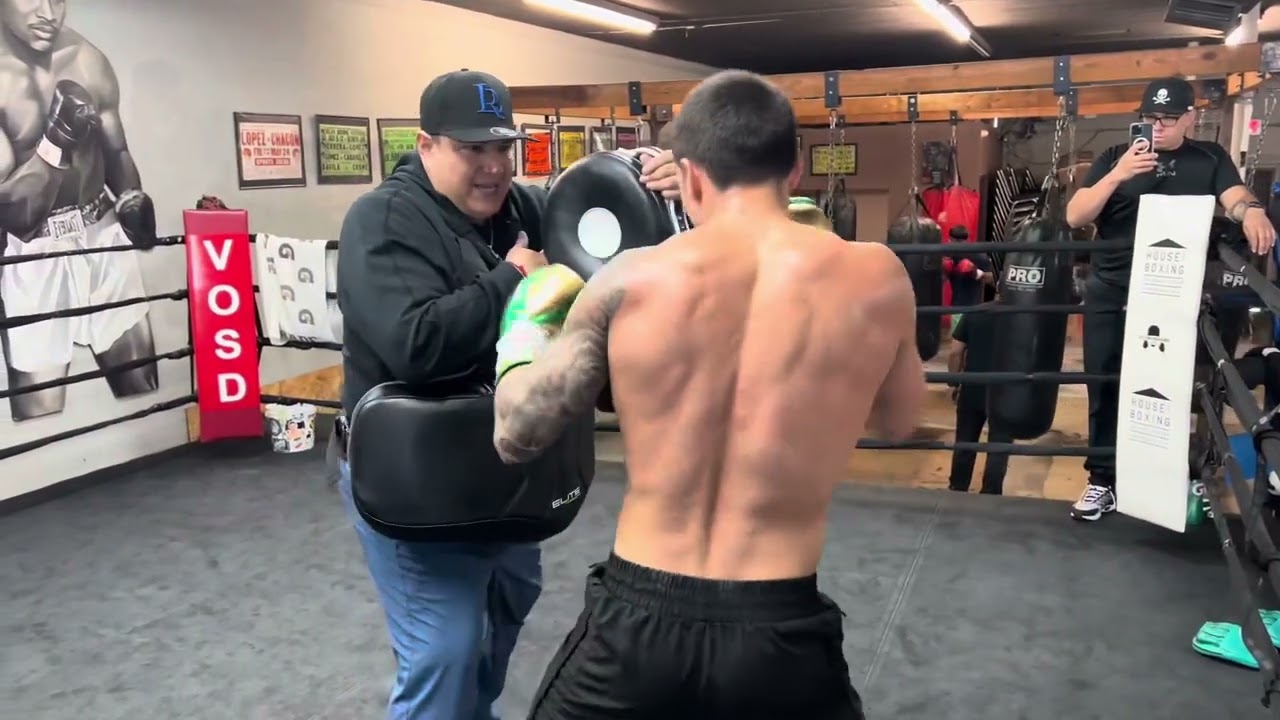 Oscar Valdez Mitts & Punch Shield Workout with Eddy Reynoso ahead of Emanuel Navarrete Rematch