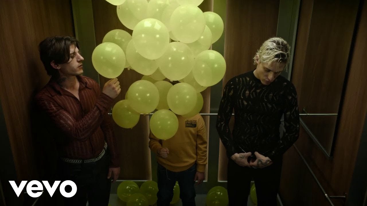 Irama, Rkomi - GRAVIT&Agrave; (Visual)