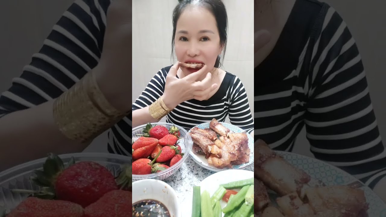 #mukbang cơm nhà sườn chiên đậu bắp luộc chấm nước tương cay thật cay rất ngon 