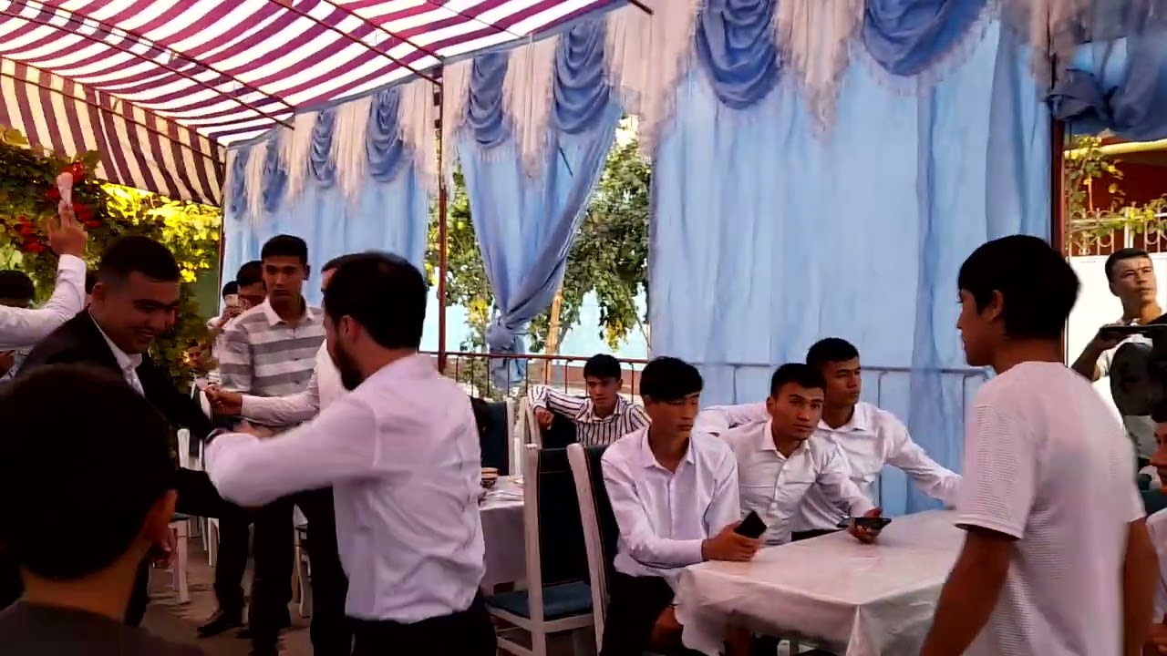 Akmalcha bazm to'liq farmatda.