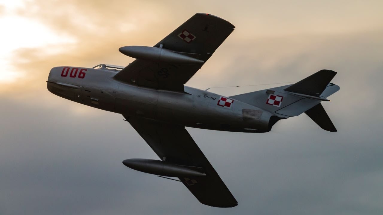 Impressive SB Lim-2 flybys at the Leszno Antidote Airshow 2020