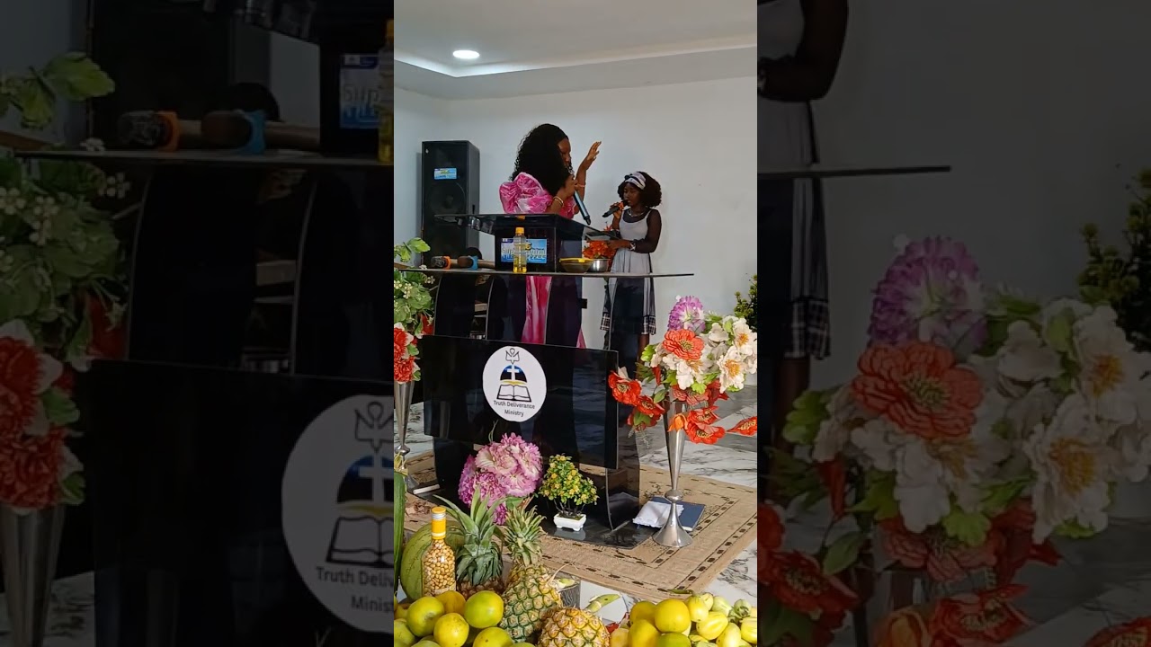 Let's praise the lord with the minister of the lord